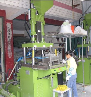 système de contrôle dynamique servo par injection de la puissance 4KW de machine verticale de moulage