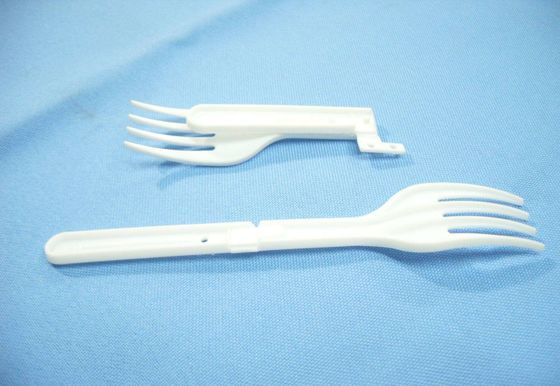 Machine économiseuse d'énergie se pliante 1800KN de moulage par injection de fourchette de plastique maintenant la force